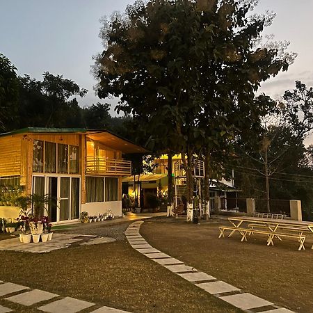 Saraiville- Luxury Riverside Cottages เดห์ราดุน ภายนอก รูปภาพ