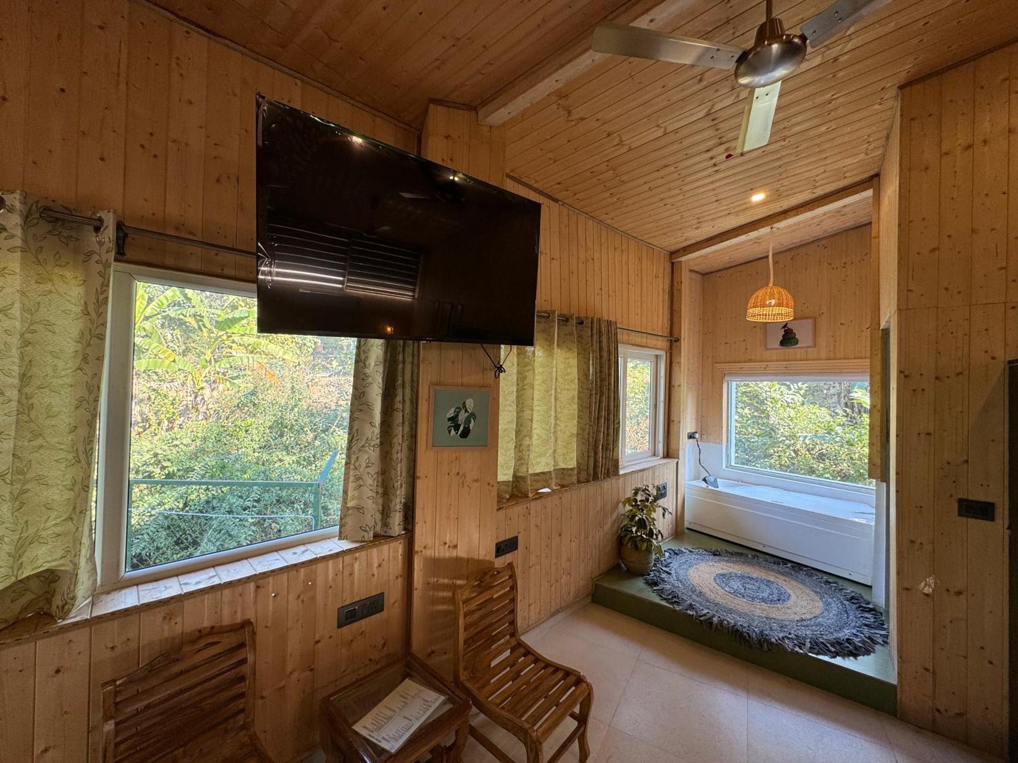 Saraiville- Luxury Riverside Cottages เดห์ราดุน ภายนอก รูปภาพ