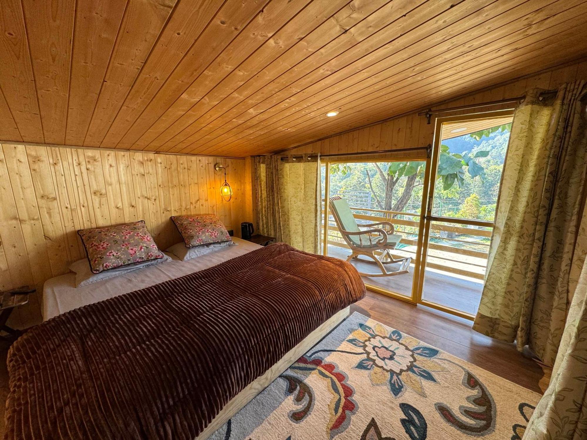 Saraiville- Luxury Riverside Cottages เดห์ราดุน ภายนอก รูปภาพ