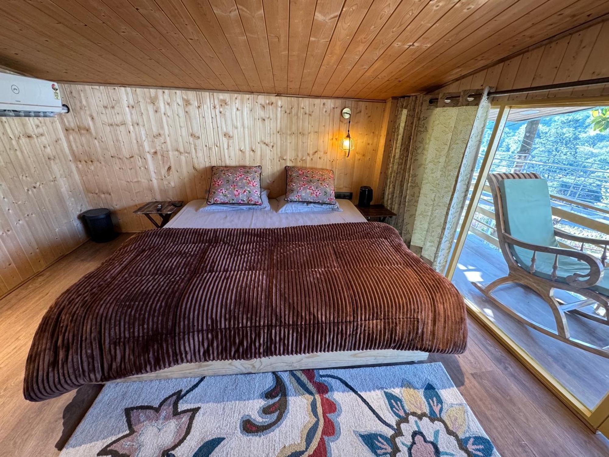 Saraiville- Luxury Riverside Cottages เดห์ราดุน ภายนอก รูปภาพ