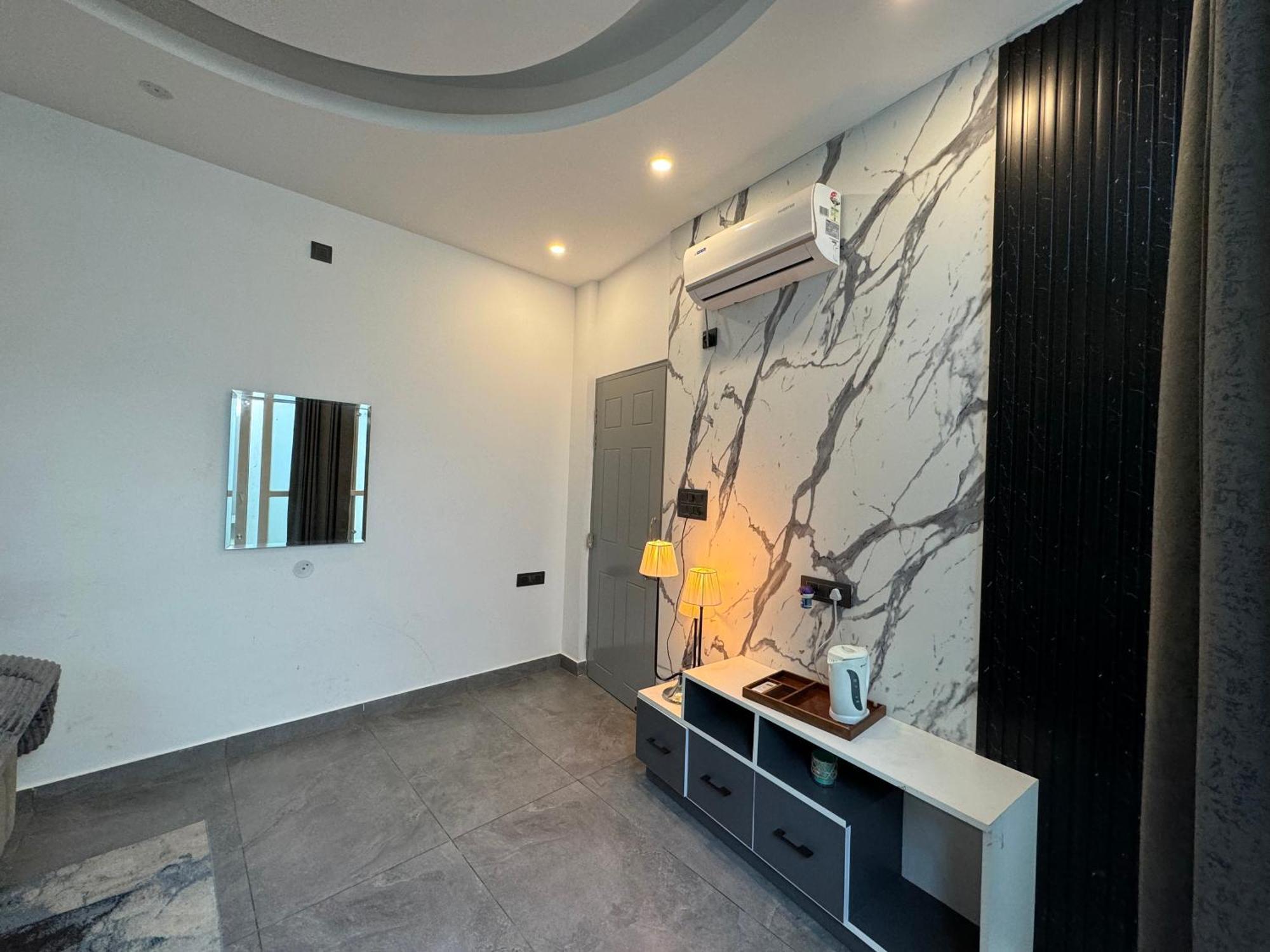 Saraiville- Luxury Riverside Cottages เดห์ราดุน ภายนอก รูปภาพ