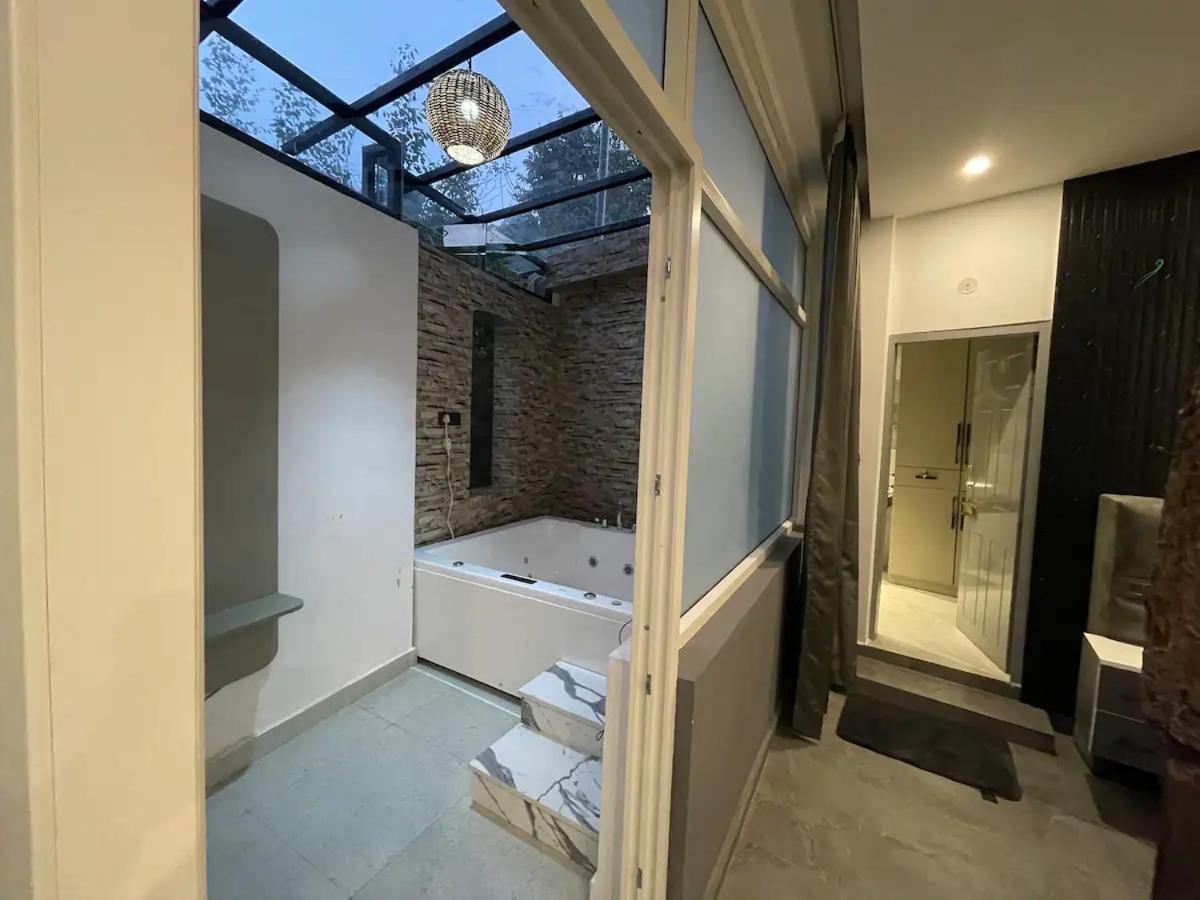 Saraiville- Luxury Riverside Cottages เดห์ราดุน ภายนอก รูปภาพ