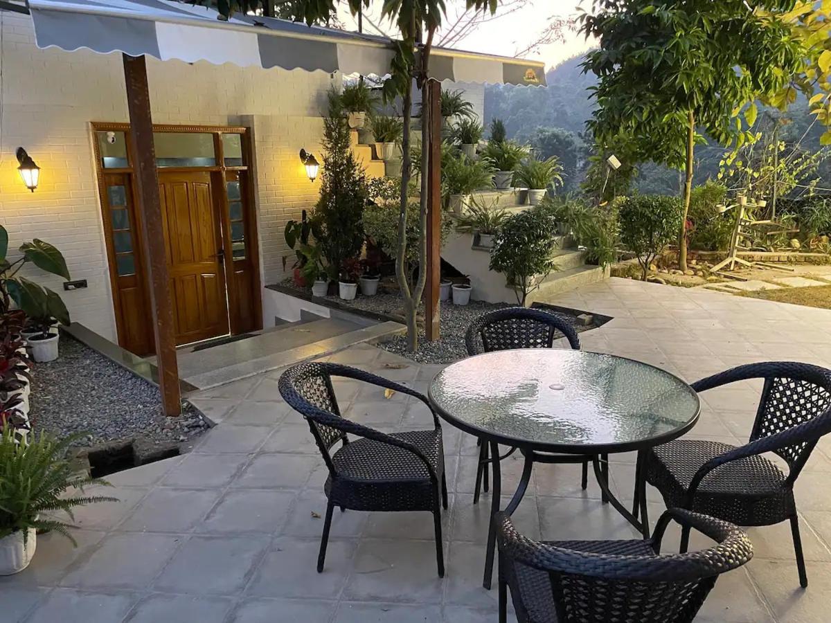 Saraiville- Luxury Riverside Cottages เดห์ราดุน ภายนอก รูปภาพ