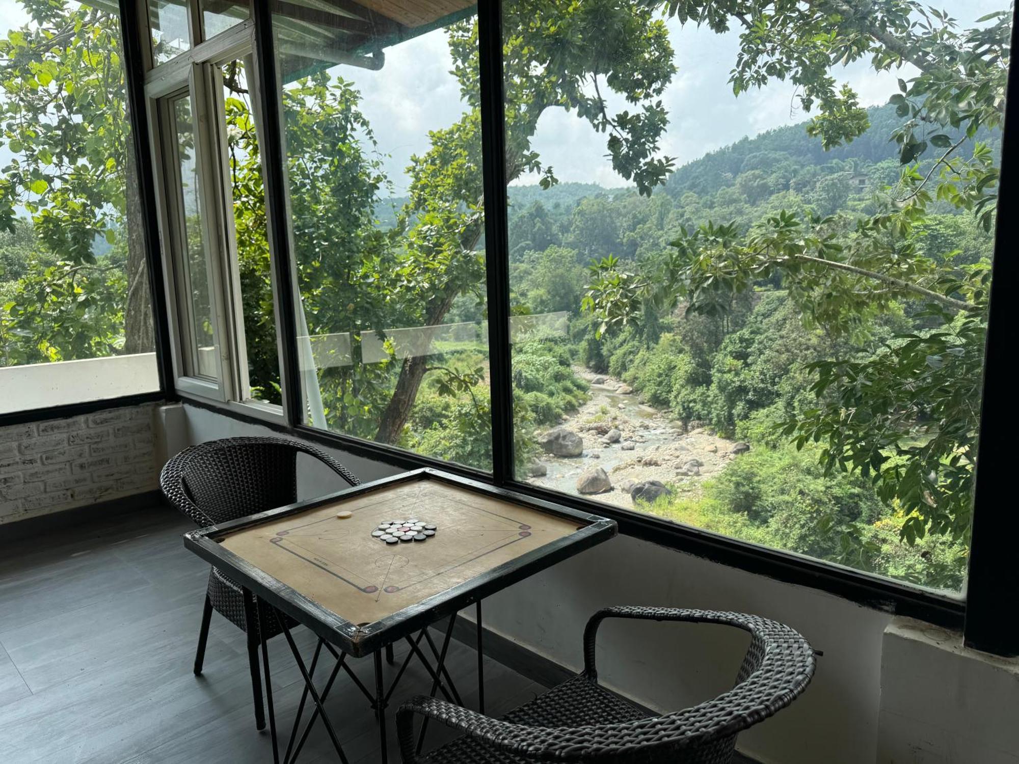 Saraiville- Luxury Riverside Cottages เดห์ราดุน ภายนอก รูปภาพ
