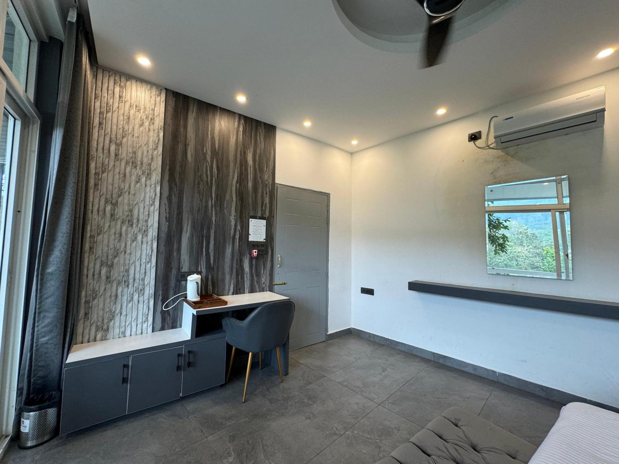 Saraiville- Luxury Riverside Cottages เดห์ราดุน ภายนอก รูปภาพ