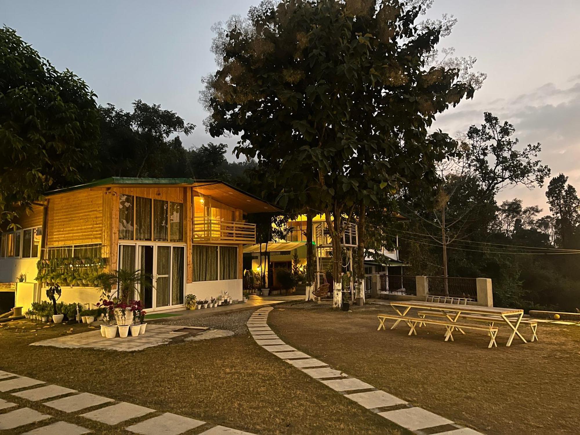 Saraiville- Luxury Riverside Cottages เดห์ราดุน ภายนอก รูปภาพ