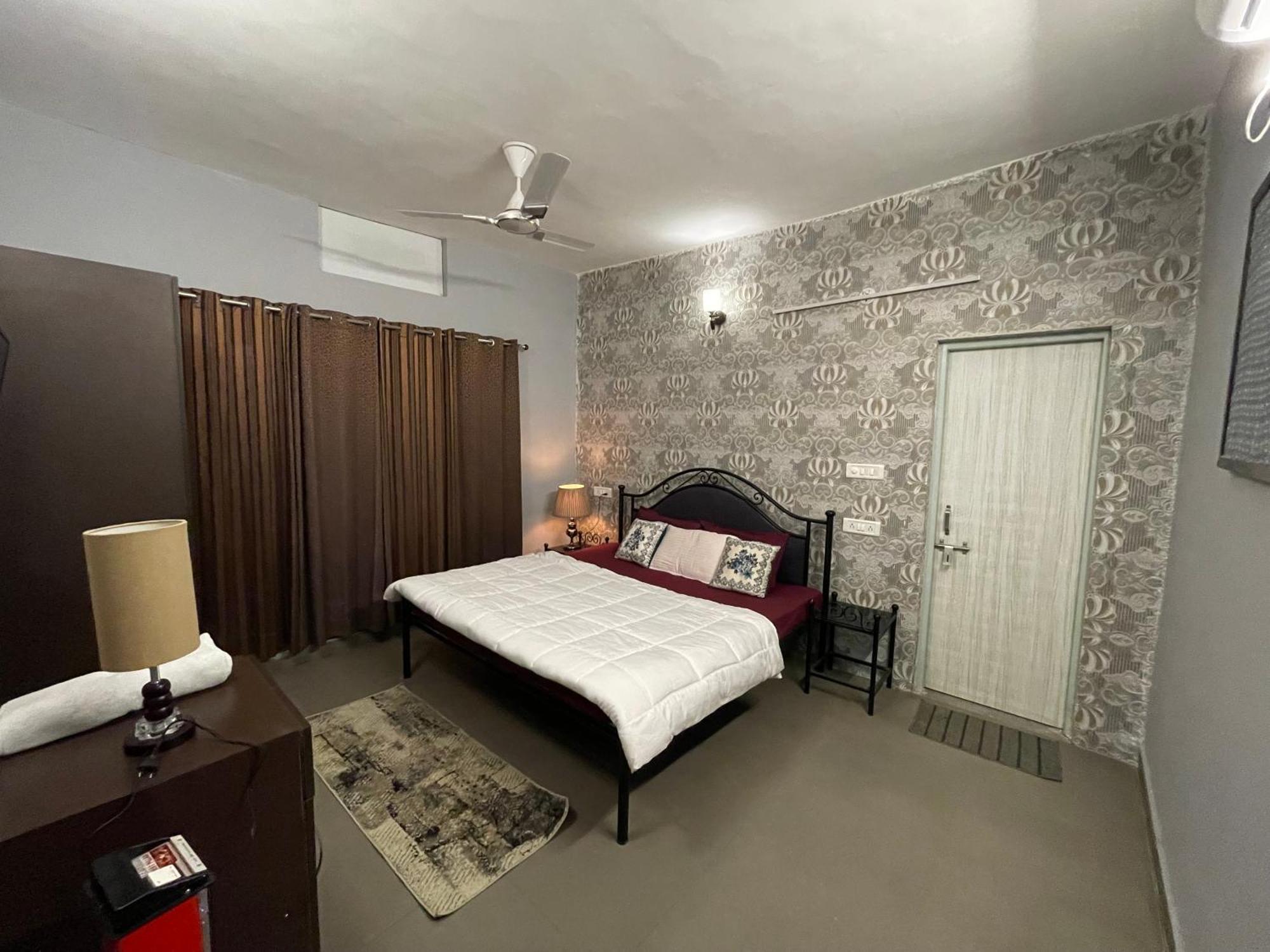 Saraiville- Luxury Riverside Cottages เดห์ราดุน ภายนอก รูปภาพ