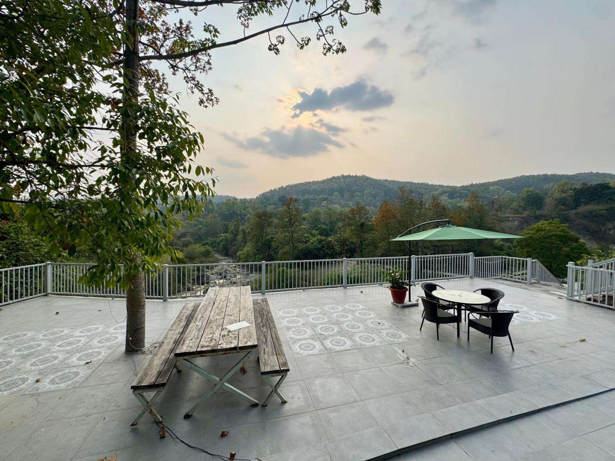 Saraiville- Luxury Riverside Cottages เดห์ราดุน ภายนอก รูปภาพ