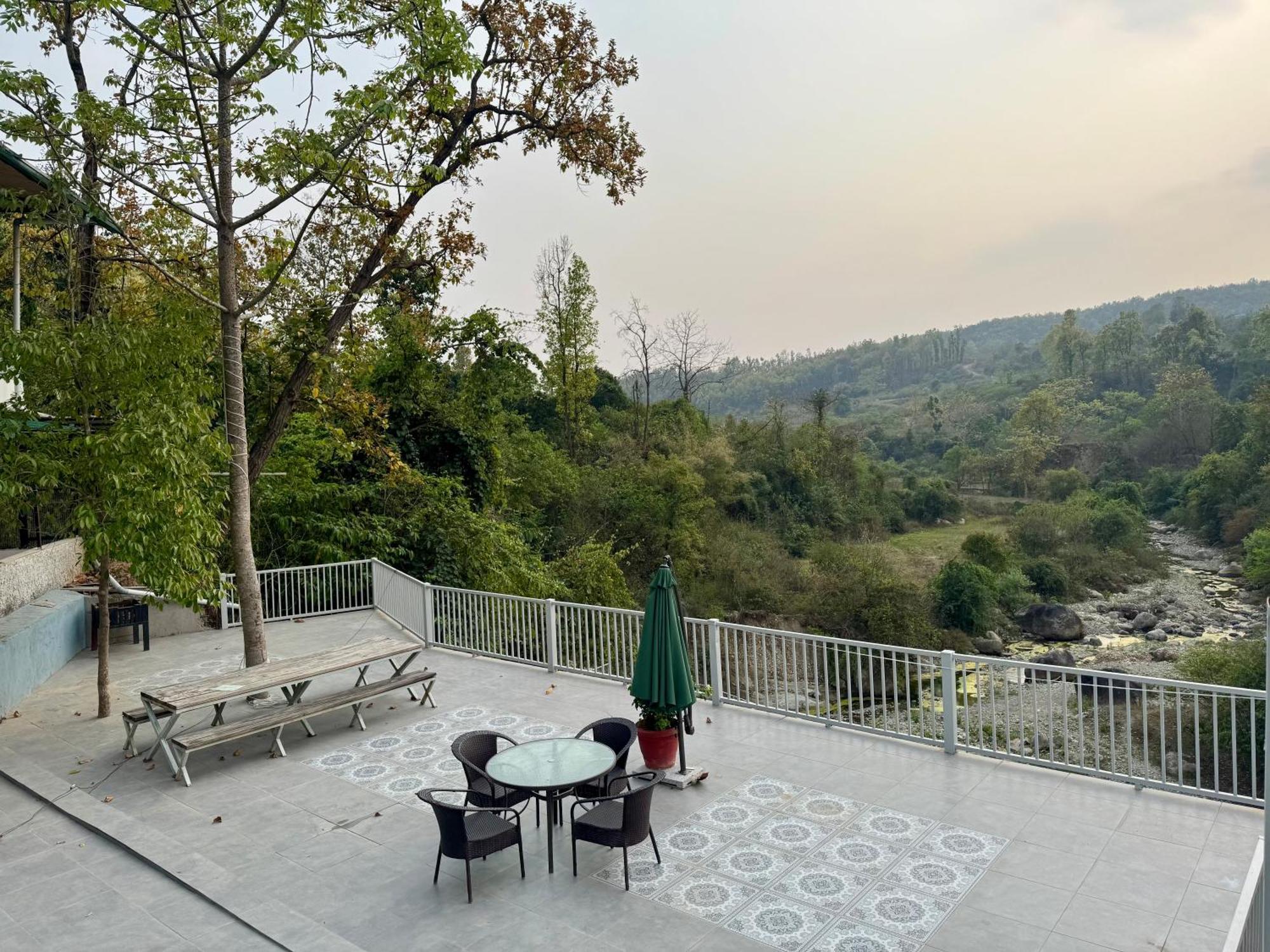 Saraiville- Luxury Riverside Cottages เดห์ราดุน ภายนอก รูปภาพ